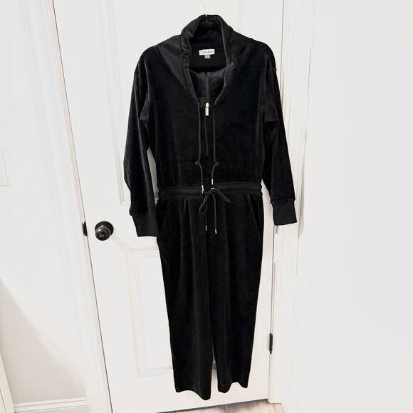 NWT CALVIN KLEIN $99 Velvet Jumpsuit Size S/M Black - Picture 2 of 9